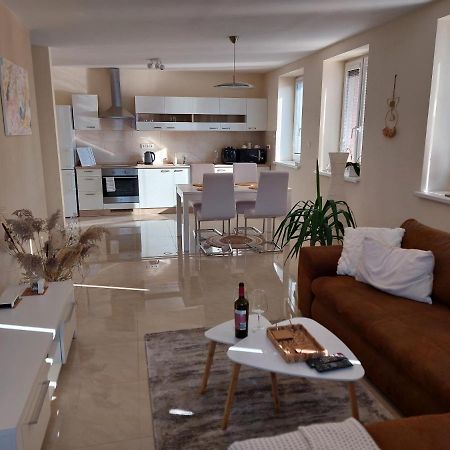 Frastak Apartment Hlohovec Luaran gambar