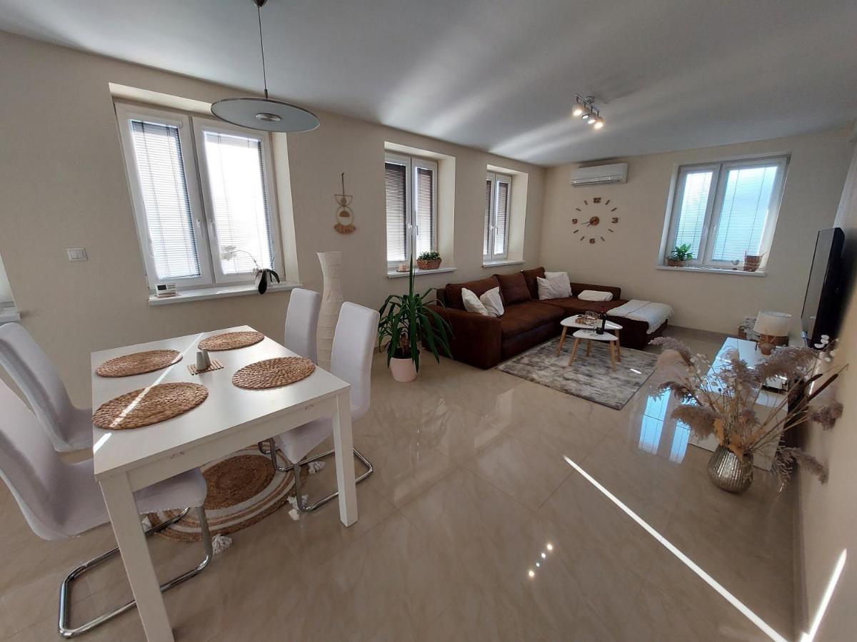 Frastak Apartment Hlohovec Luaran gambar